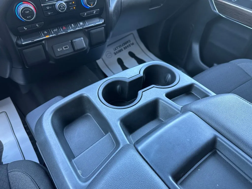Chevrolet Silverado photo 16
