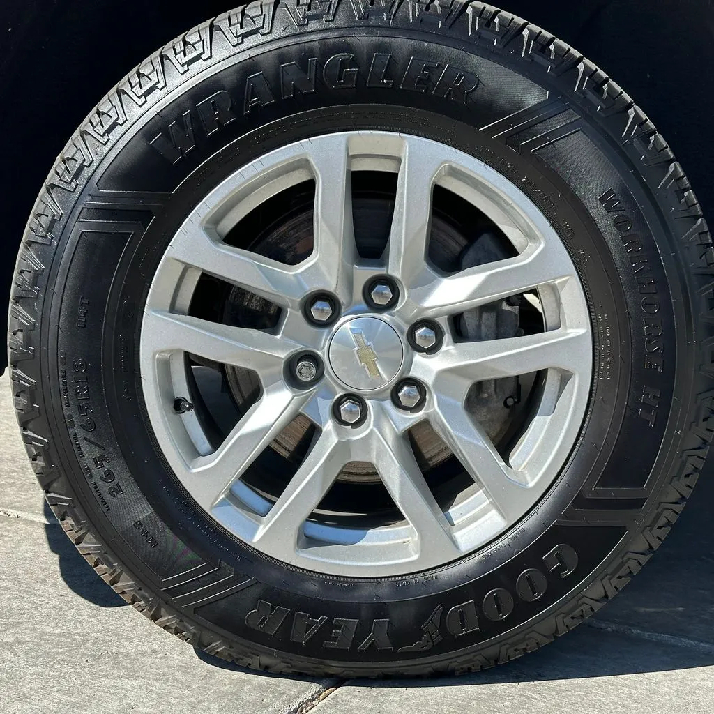 Chevrolet Silverado photo 23
