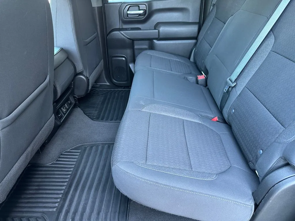 Chevrolet Silverado photo 20