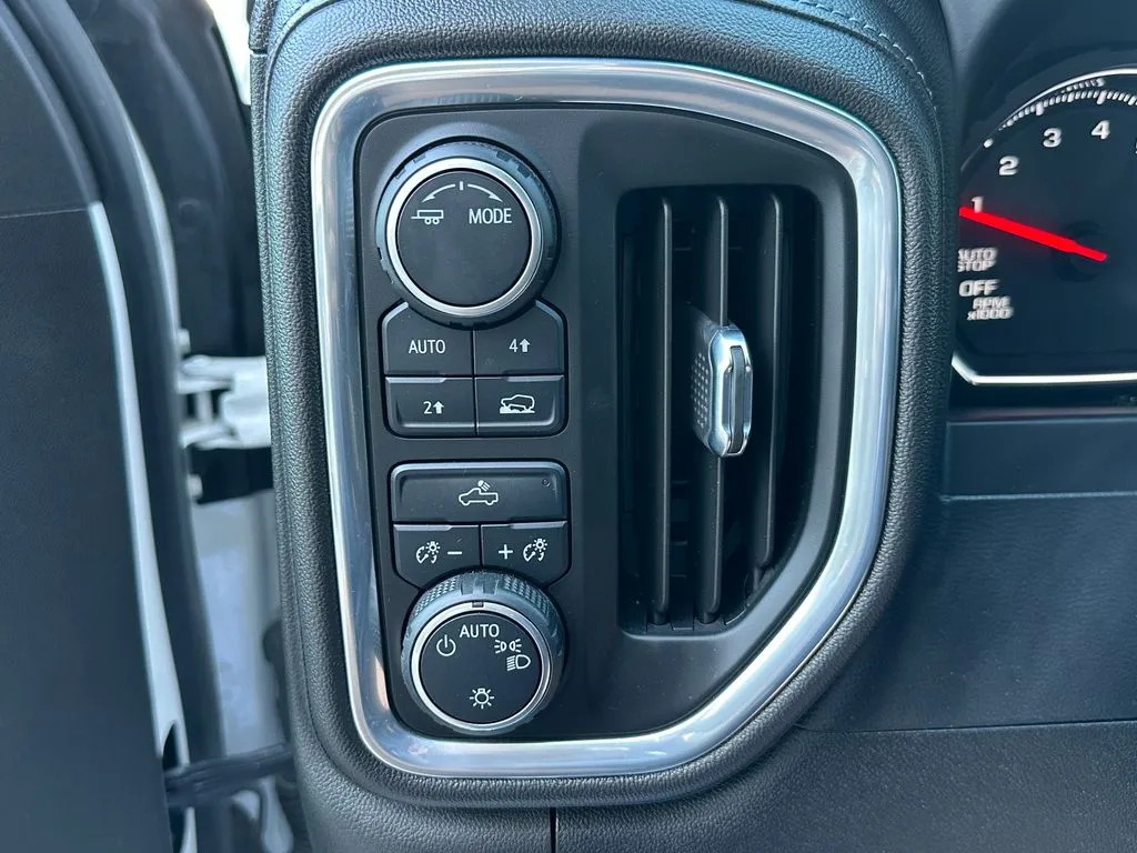 Chevrolet Silverado photo 17