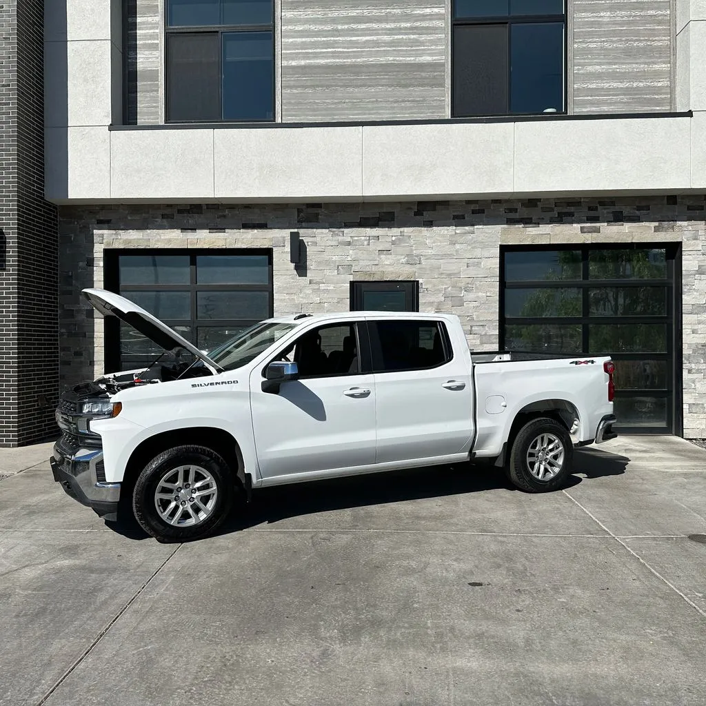 Chevrolet Silverado photo 22
