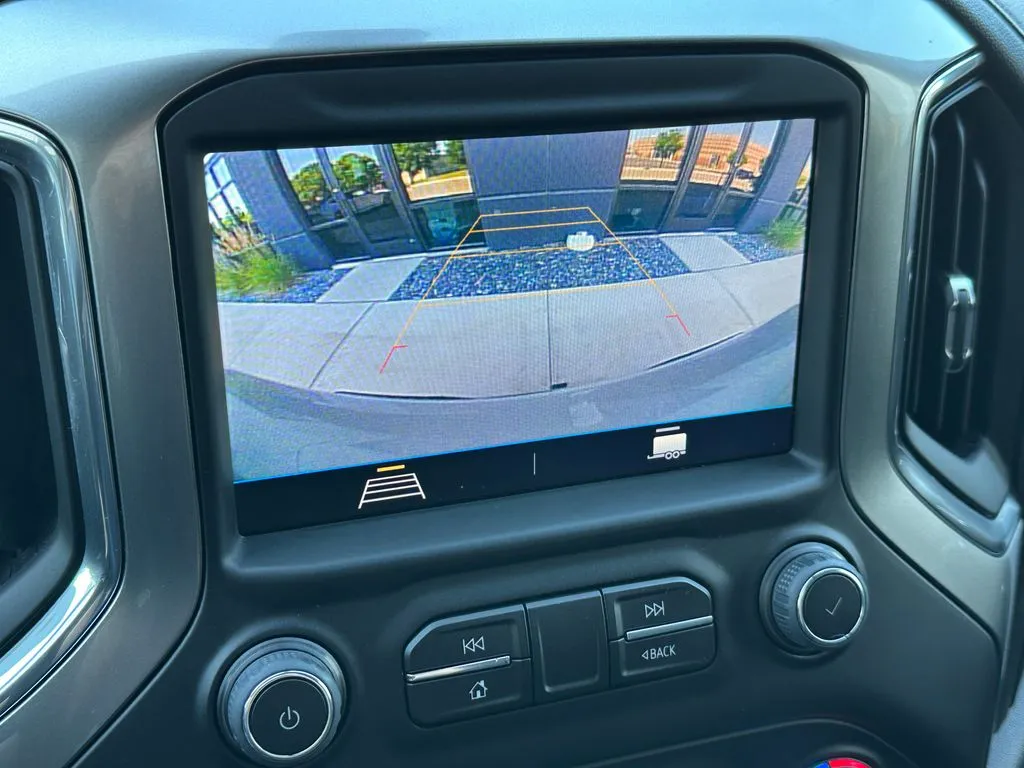 Chevrolet Silverado photo 14