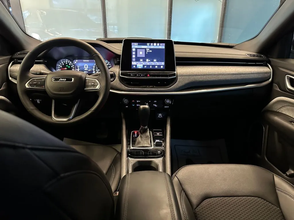 Jeep Compass photo 9