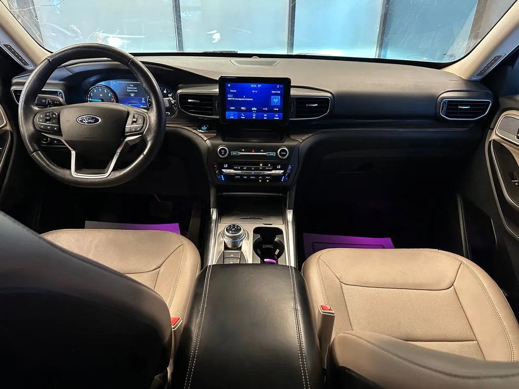 Ford Explorer photo 9
