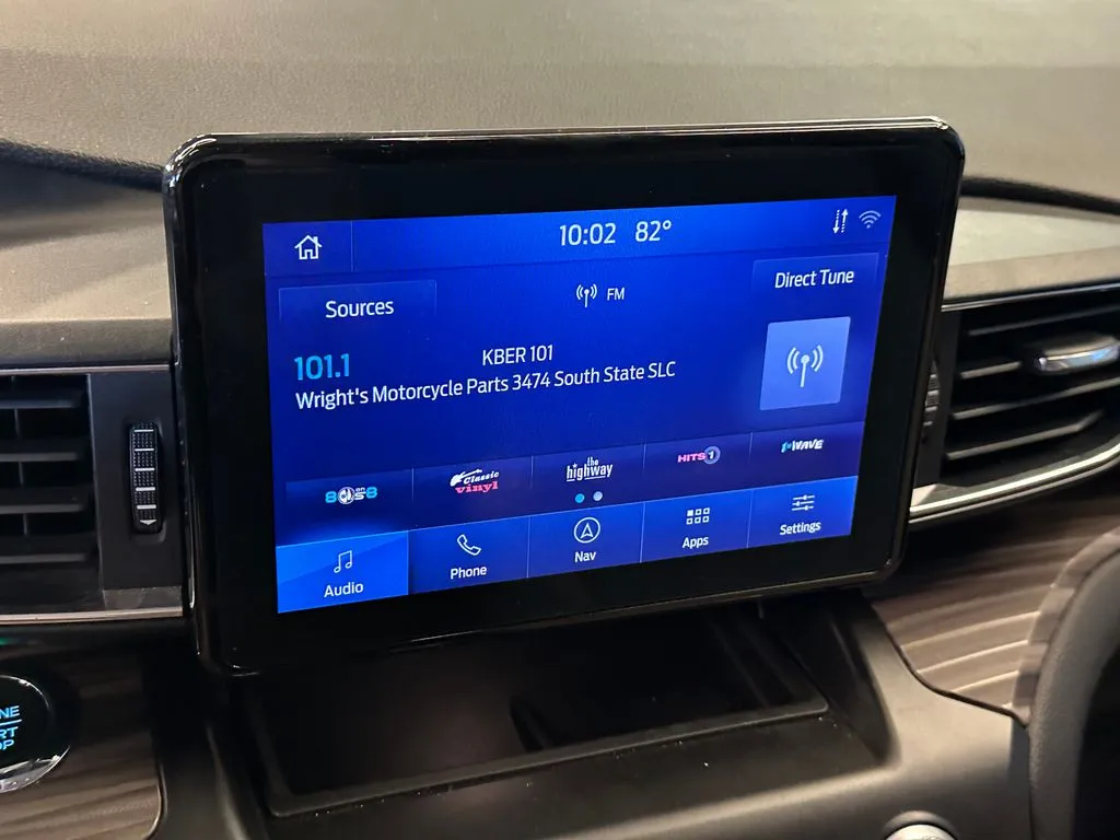 Ford Explorer photo 12