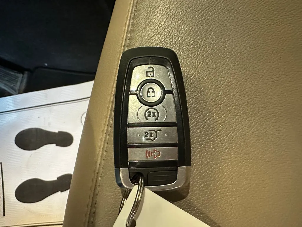 Ford Explorer photo 16