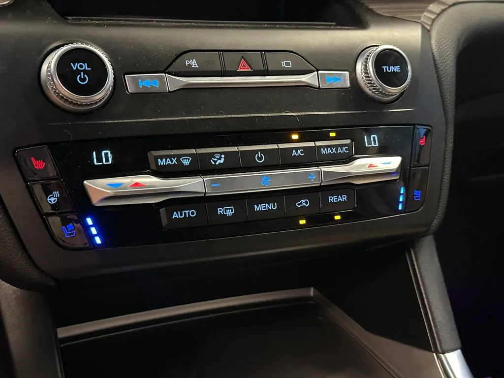 Ford Explorer photo 14