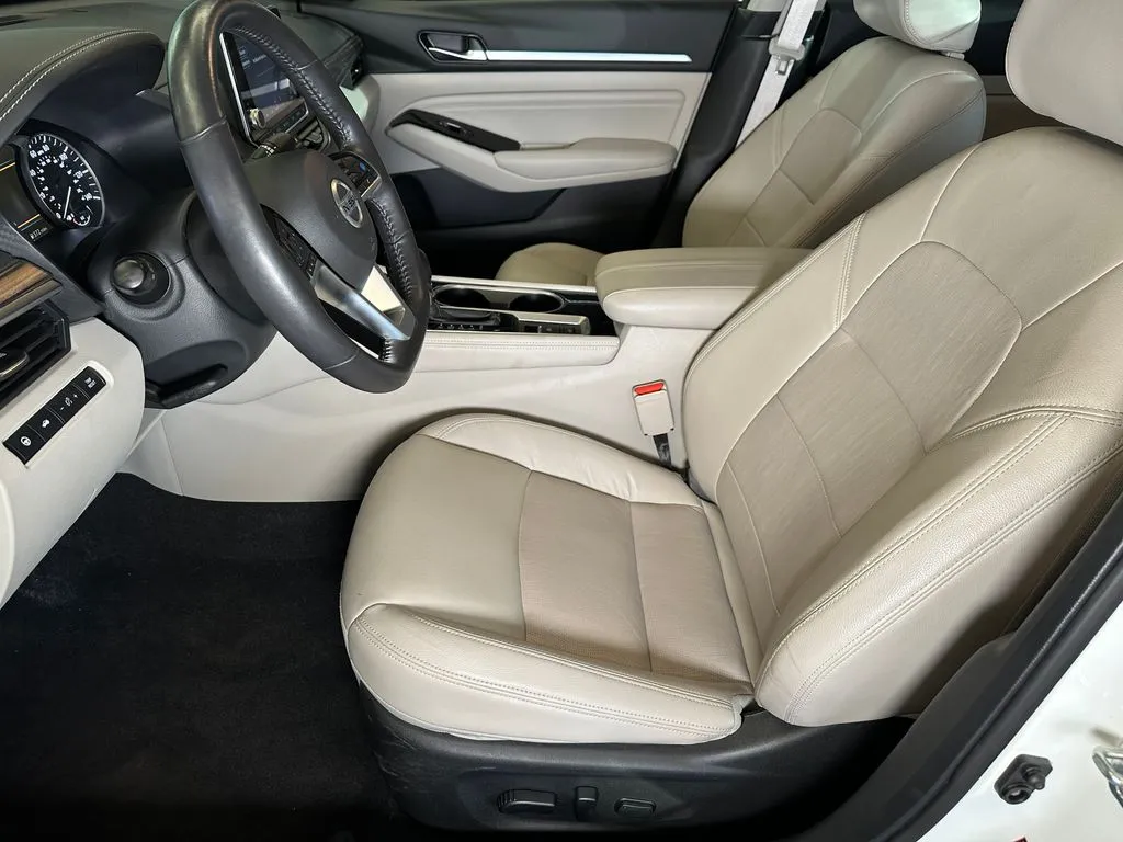 Nissan Altima photo 20