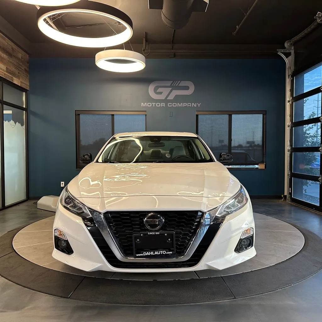 Nissan Altima photo 8