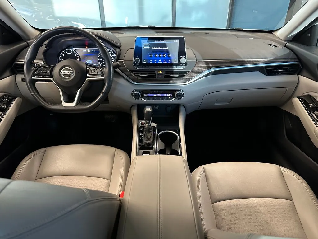 Nissan Altima photo 9