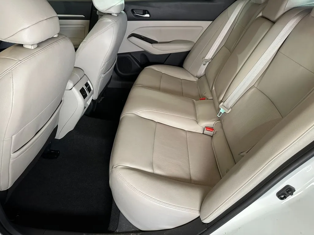 Nissan Altima photo 21