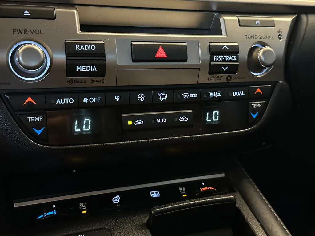 Lexus ES photo 15