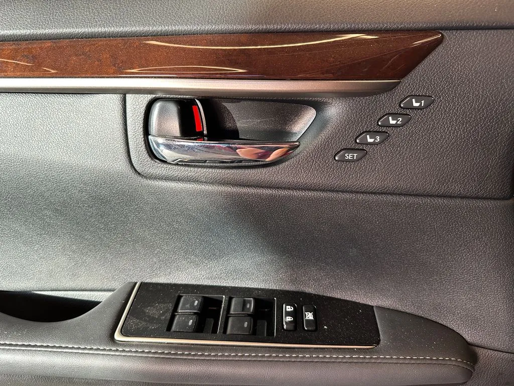 Lexus ES photo 19