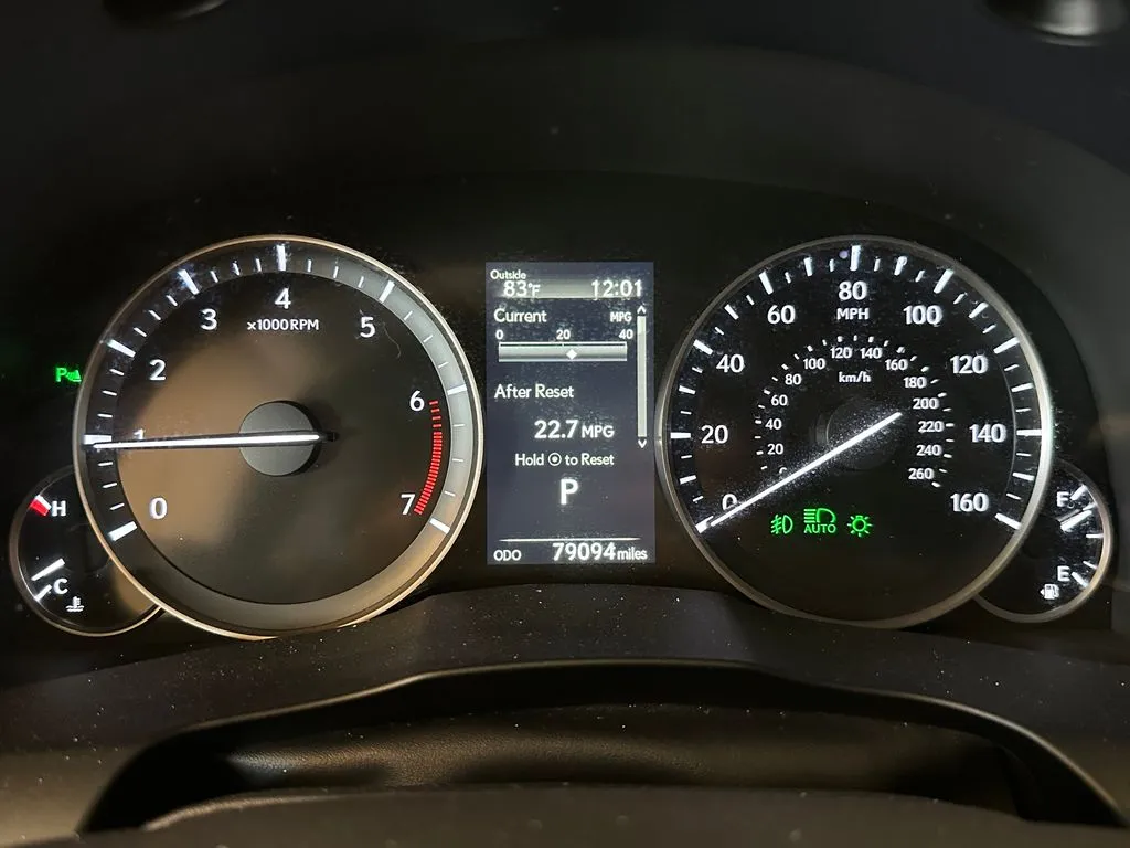 Lexus ES photo 10