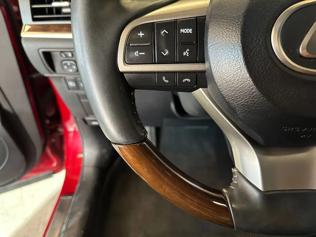 Lexus ES photo 11