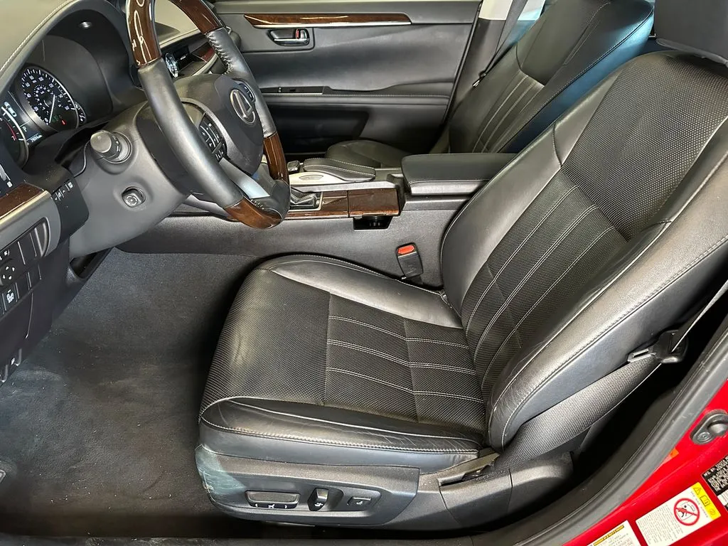 Lexus ES photo 20