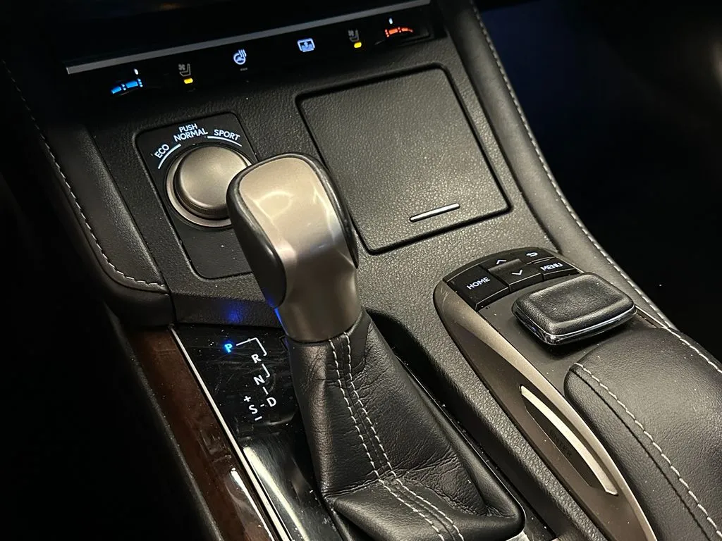 Lexus ES photo 16