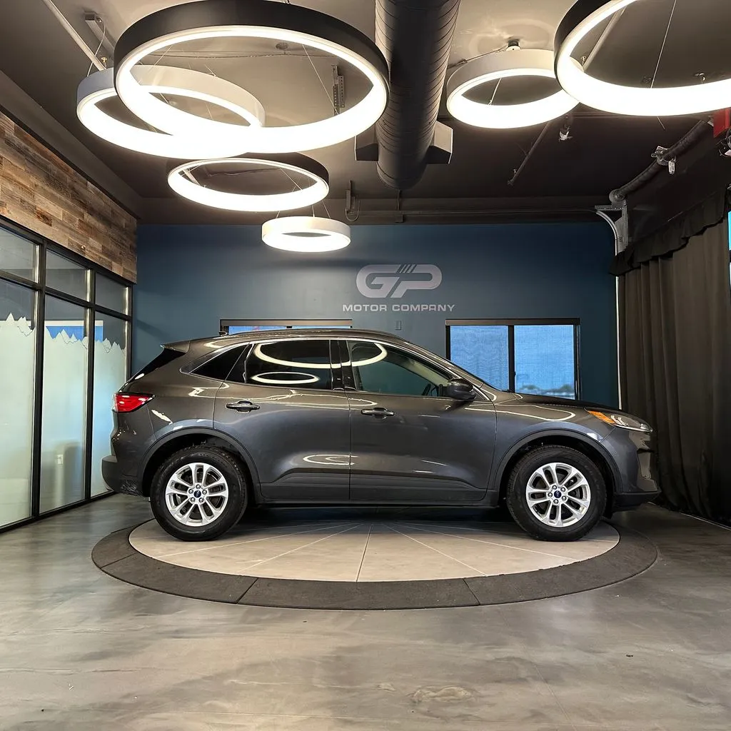 Ford Escape photo 2