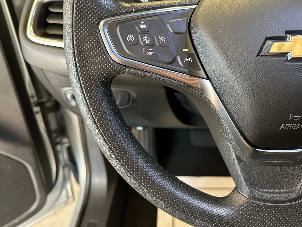 2021 Chevrolet Equinox LS - Photo 11