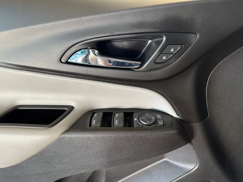 2021 Chevrolet Equinox LS - Photo 19