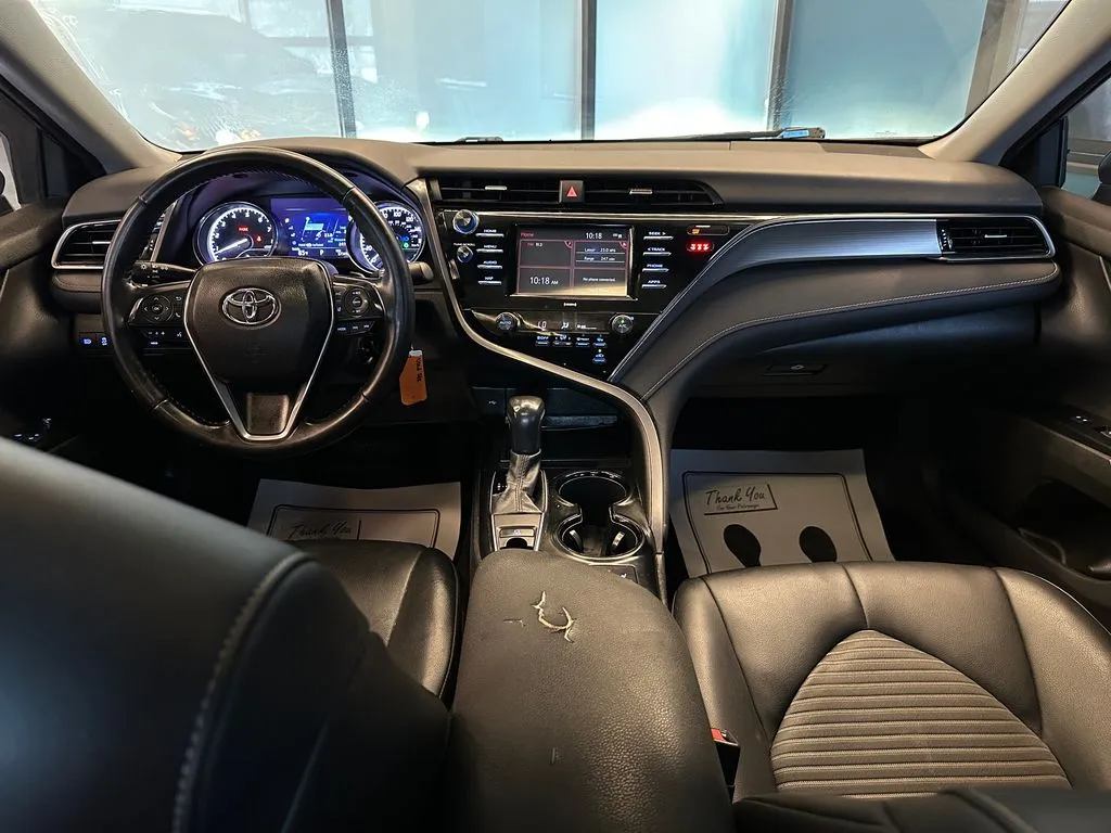 Toyota Camry photo 9