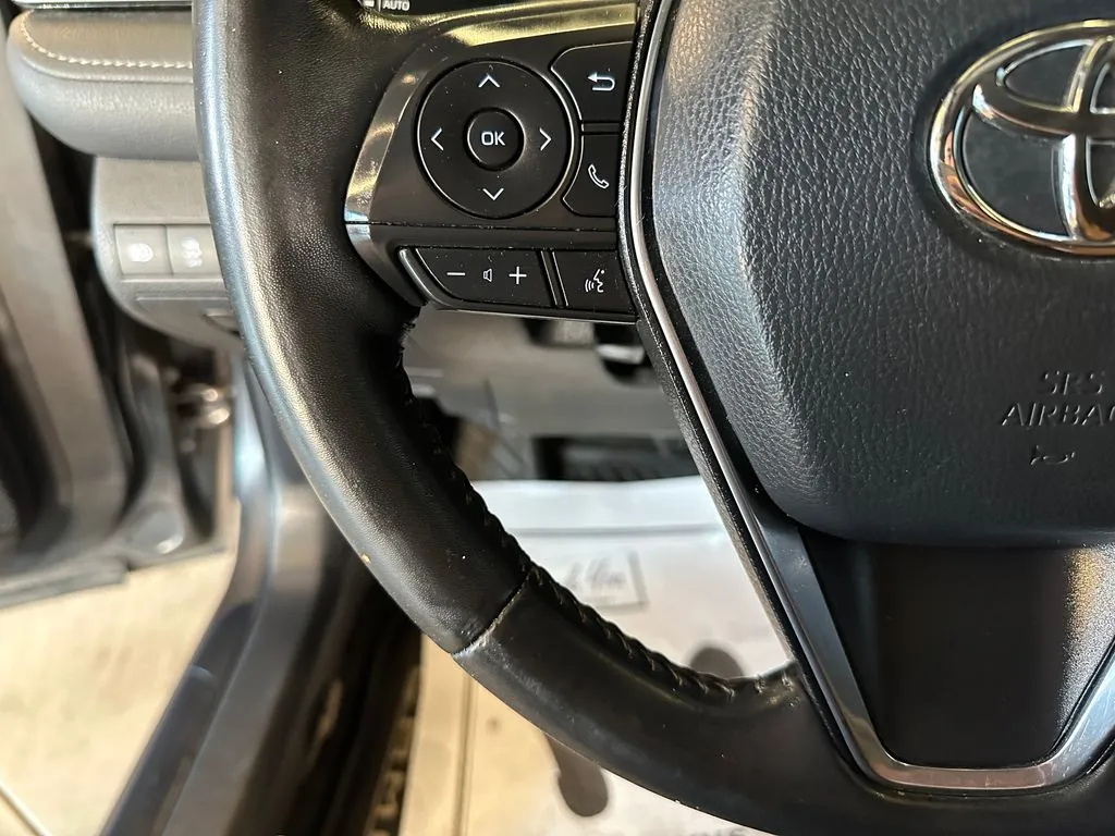 Toyota Camry photo 11
