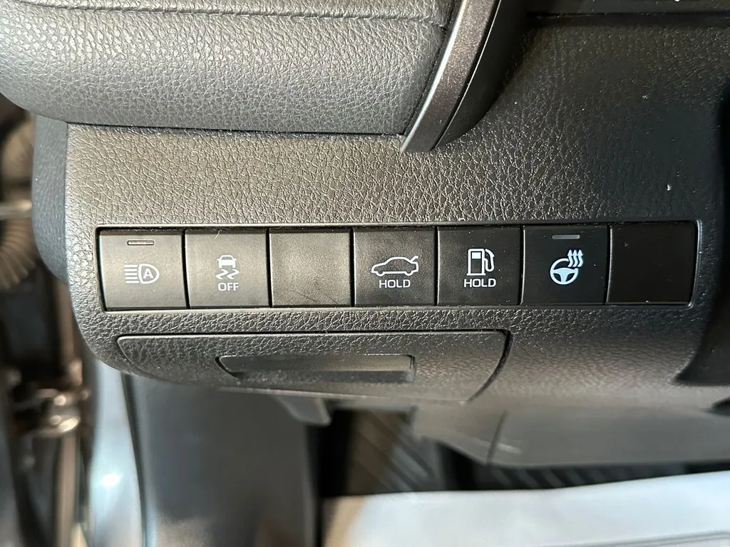 Toyota Camry photo 18