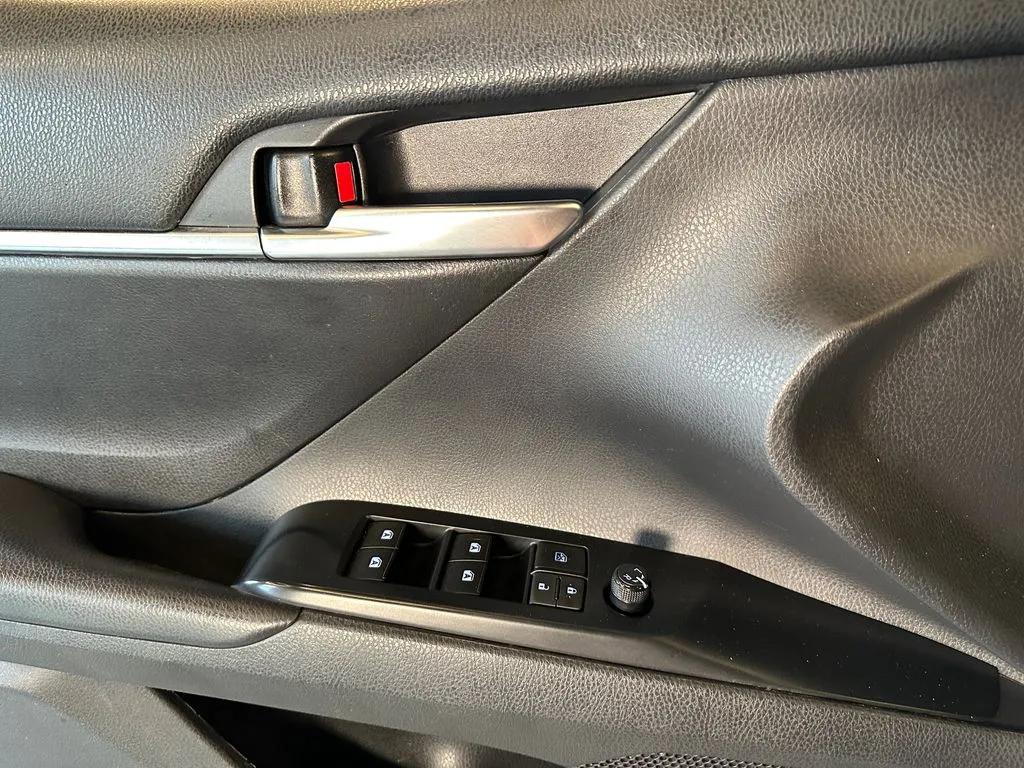 Toyota Camry photo 19