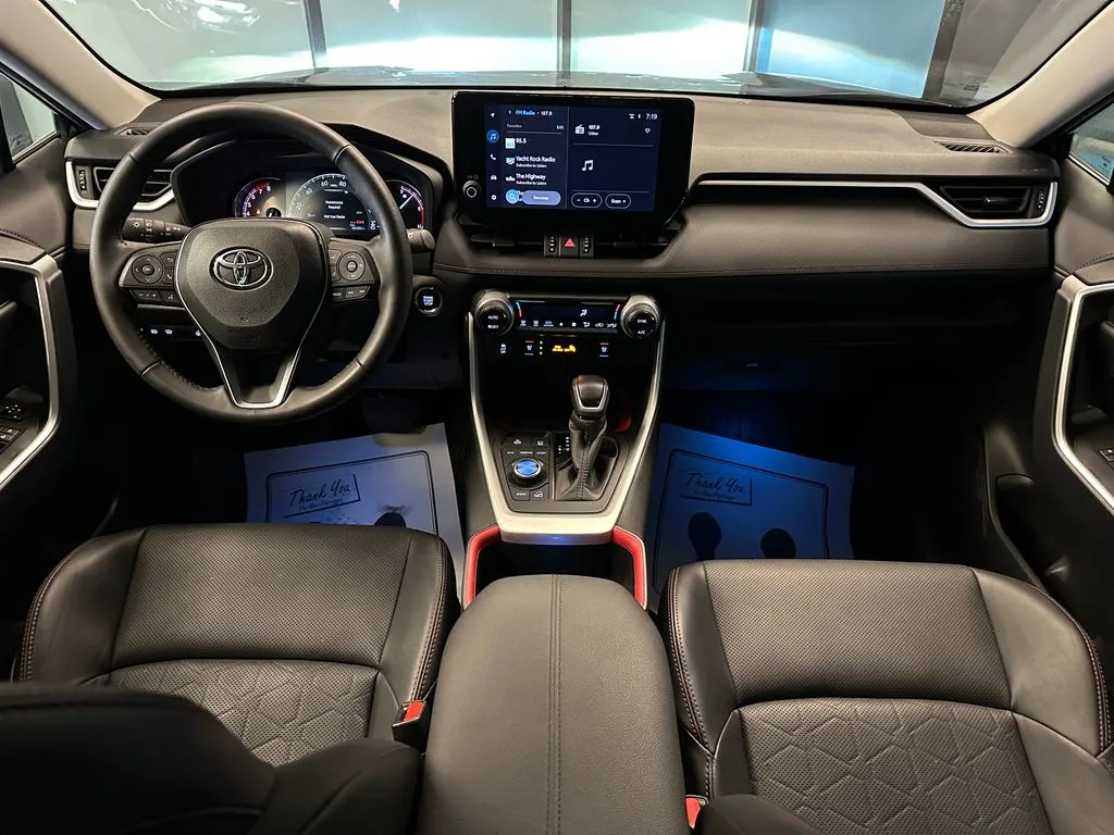 Toyota RAV4 photo 9