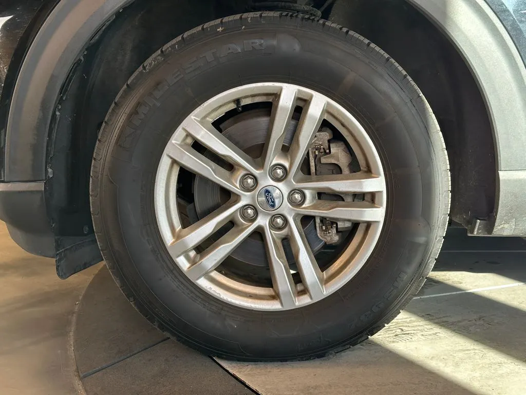 Ford Explorer photo 26