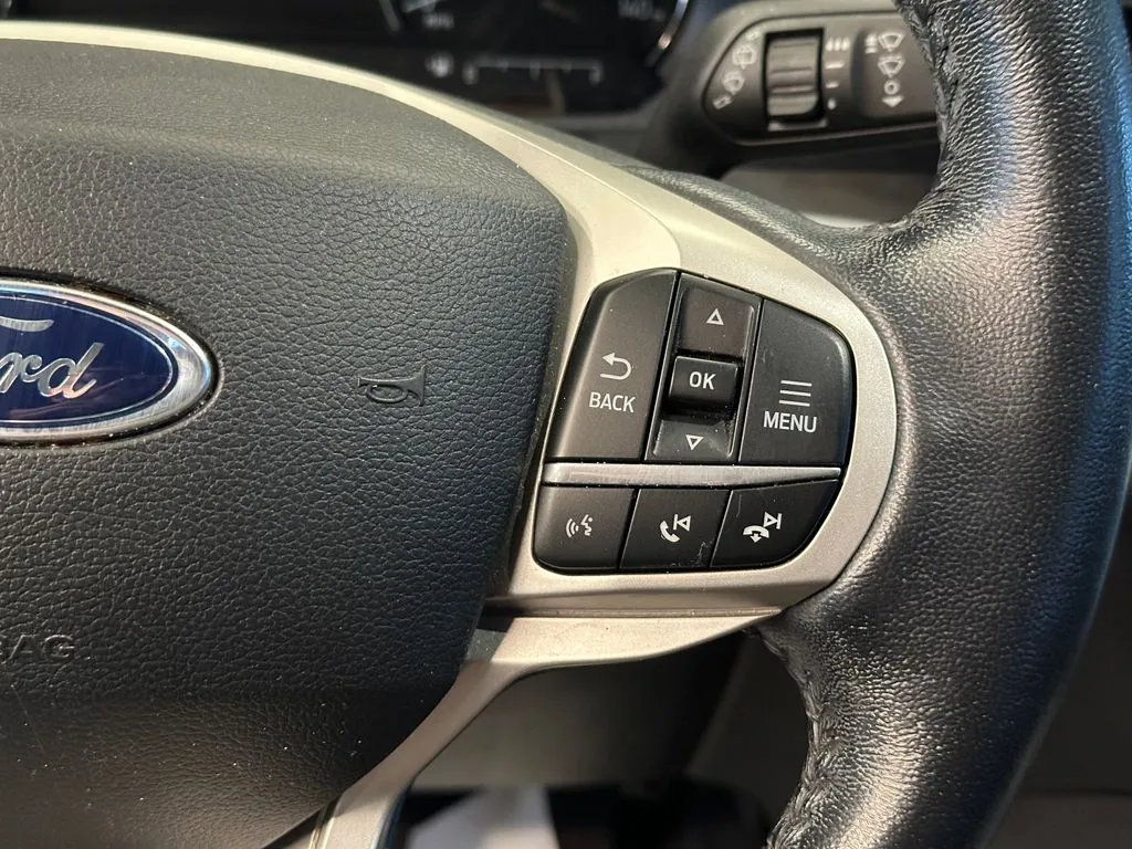 Ford Explorer photo 12