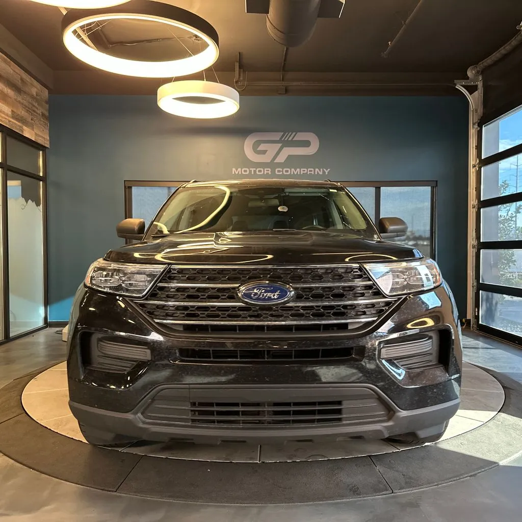 Ford Explorer photo 8