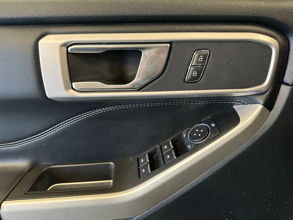 Ford Explorer photo 19