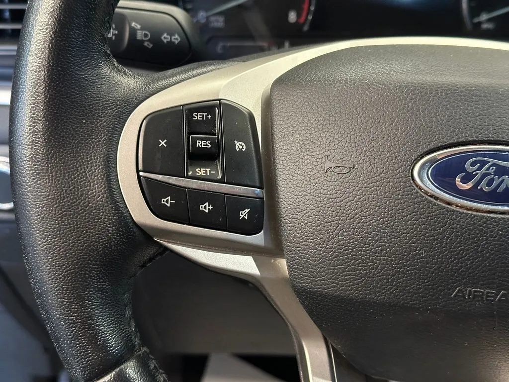Ford Explorer photo 11