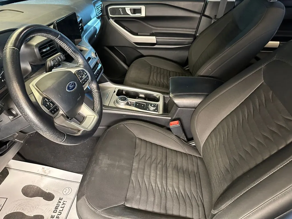 Ford Explorer photo 20