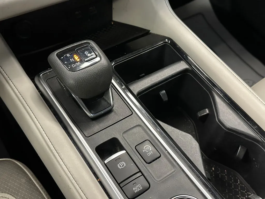 Nissan Pathfinder photo 16