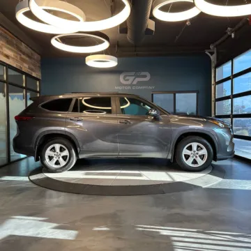 Gray 2023 Toyota Highlander LE for sale in Kaysville, UT