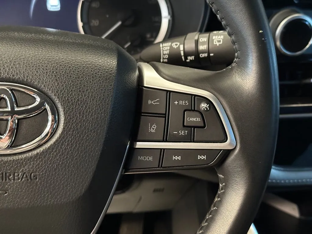 Toyota Highlander photo 11