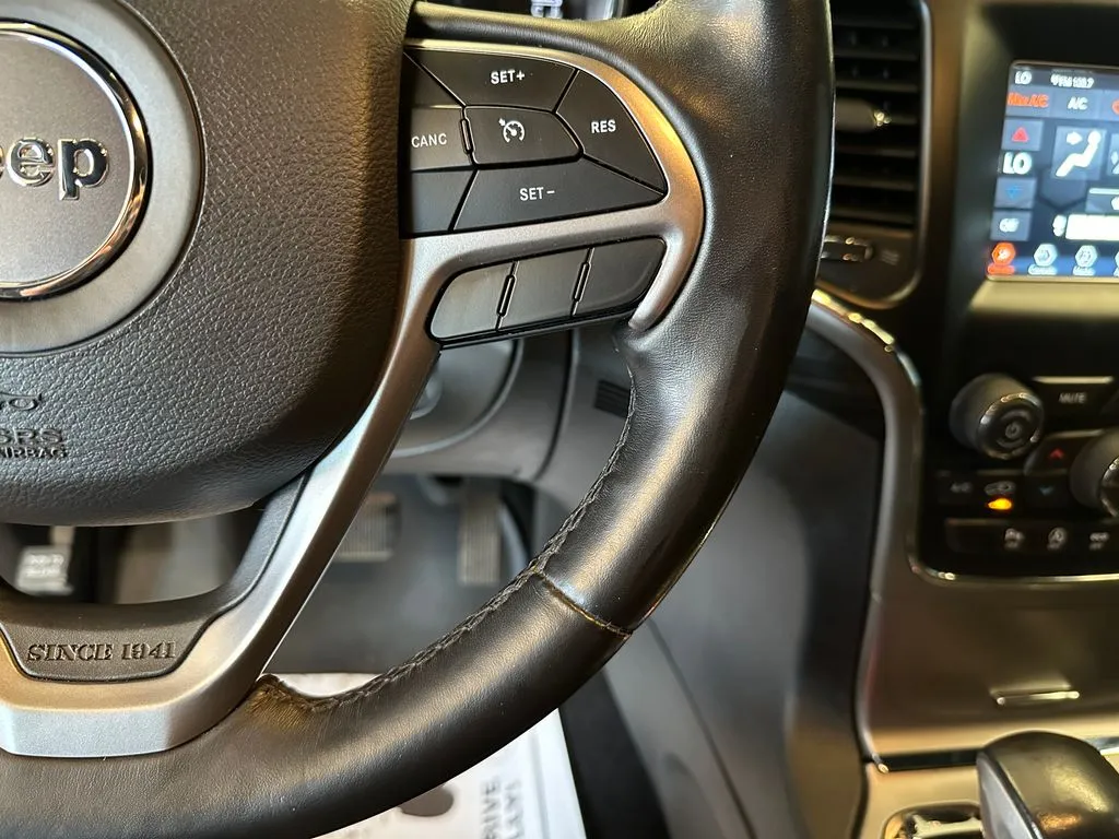 Jeep Grand Cherokee photo 12
