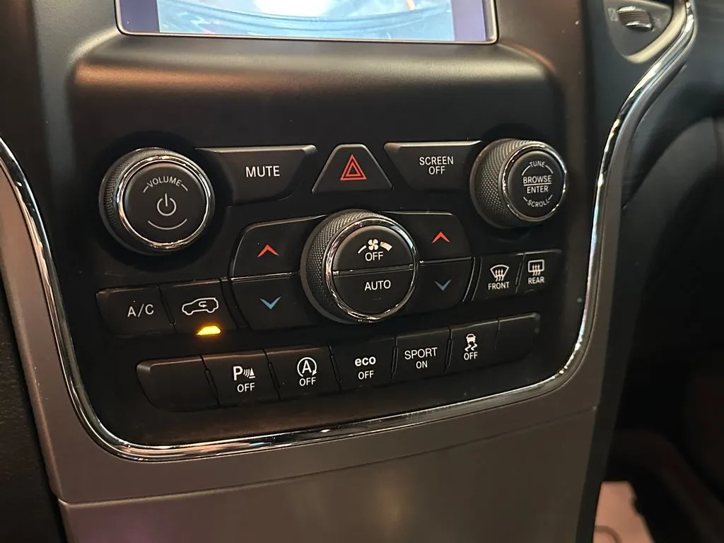 Jeep Grand Cherokee photo 15
