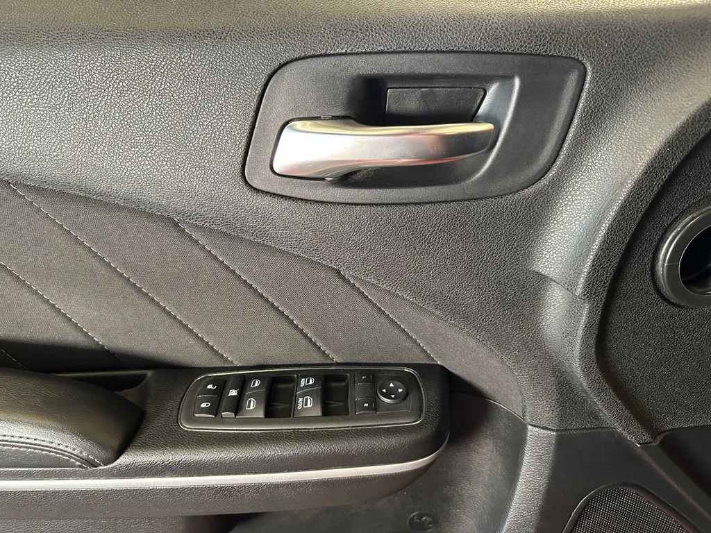 Dodge Charger photo 19