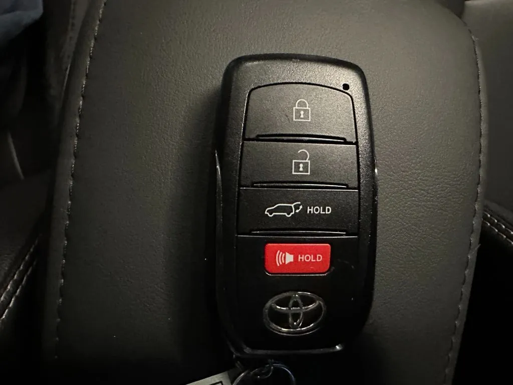 Toyota Corolla Cross photo 17