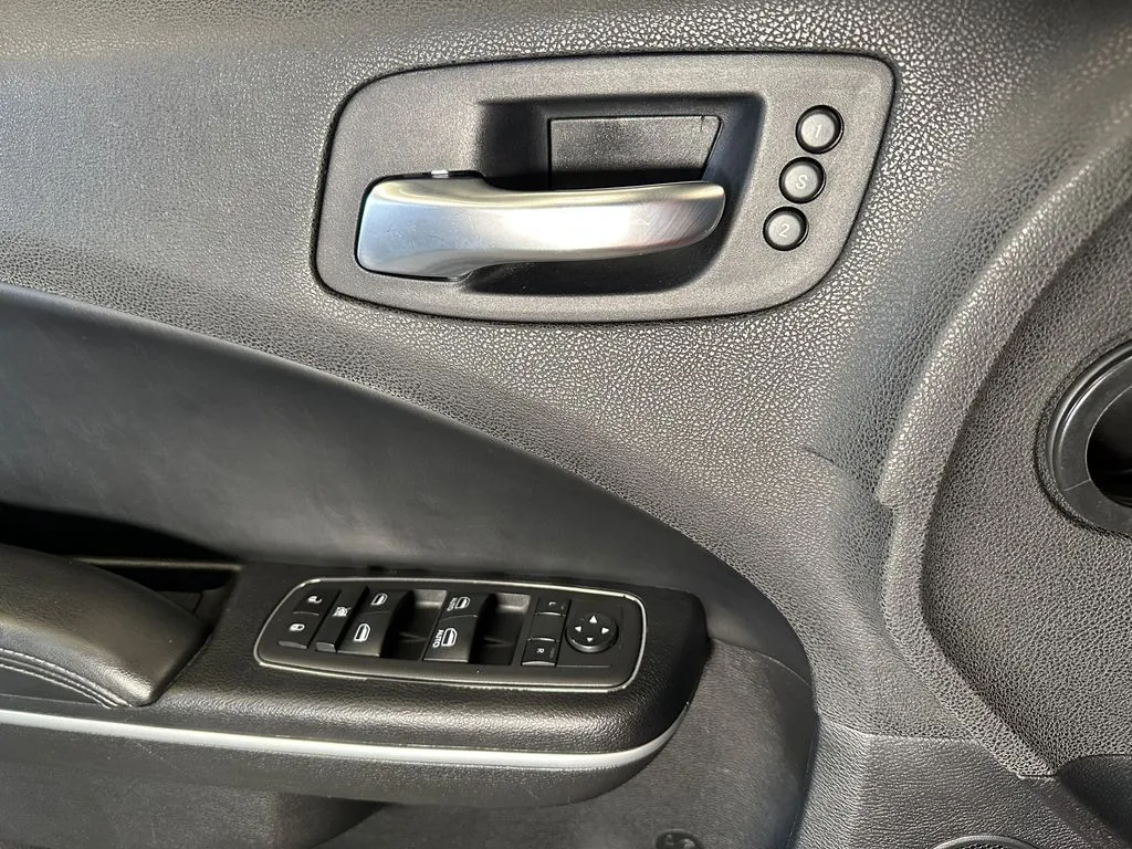 Dodge Charger photo 19