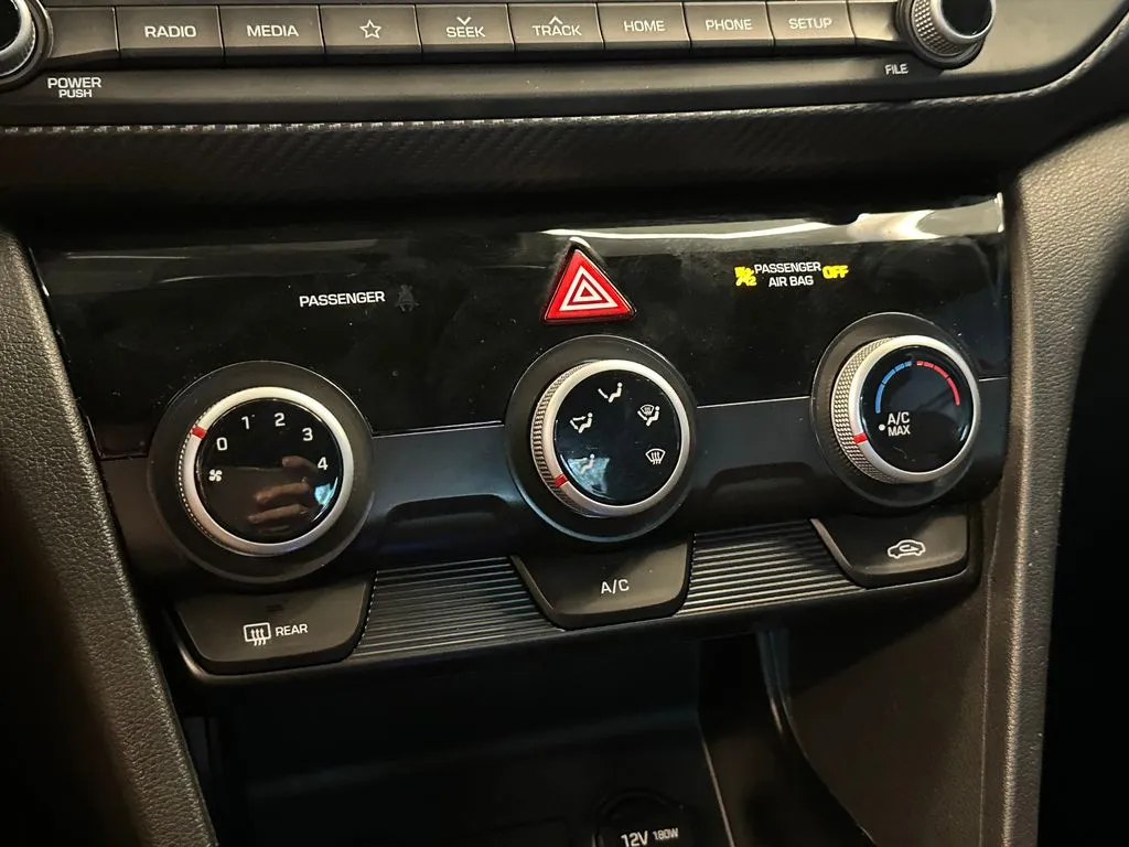 Hyundai Elantra photo 15