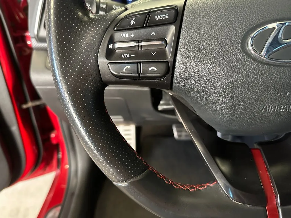 Hyundai Elantra photo 11