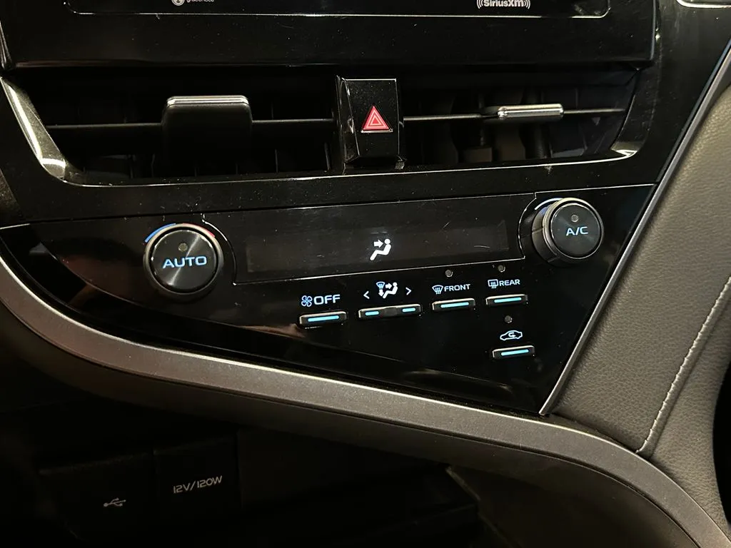 Toyota Camry photo 15