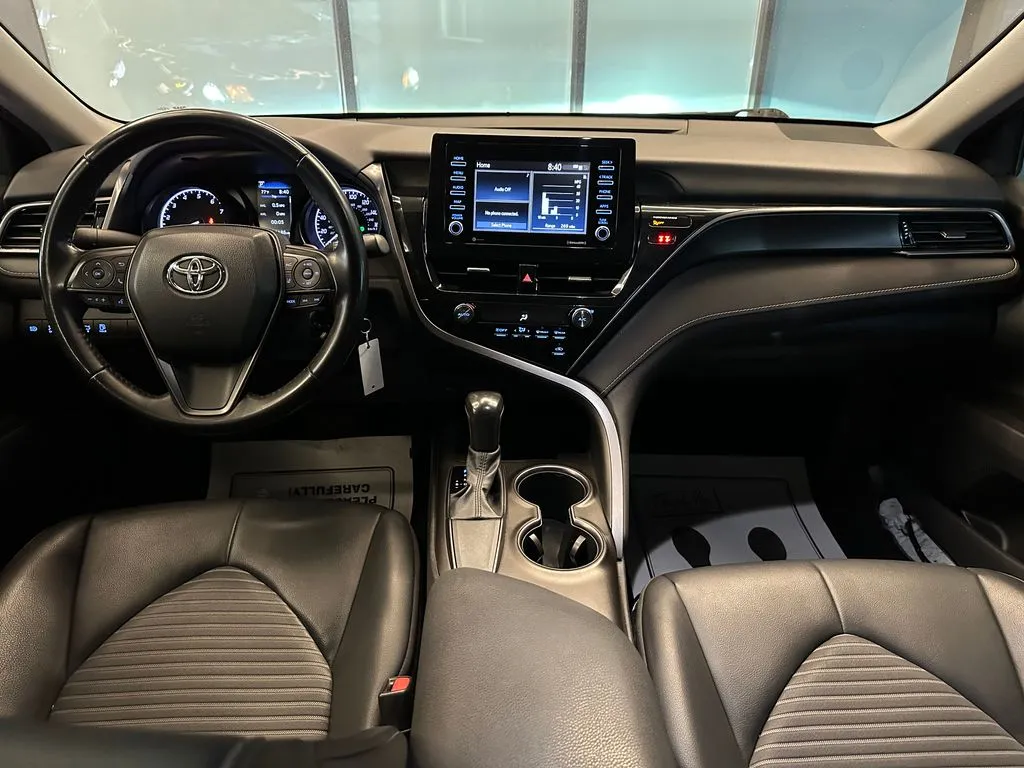 Toyota Camry photo 9