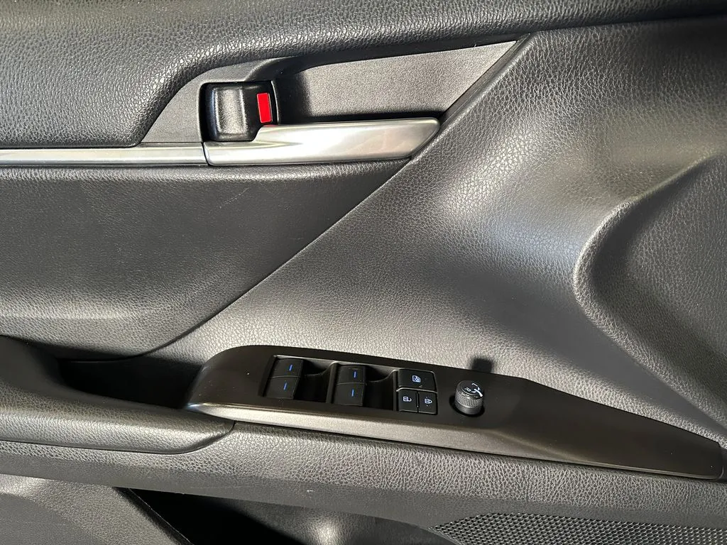 Toyota Camry photo 18