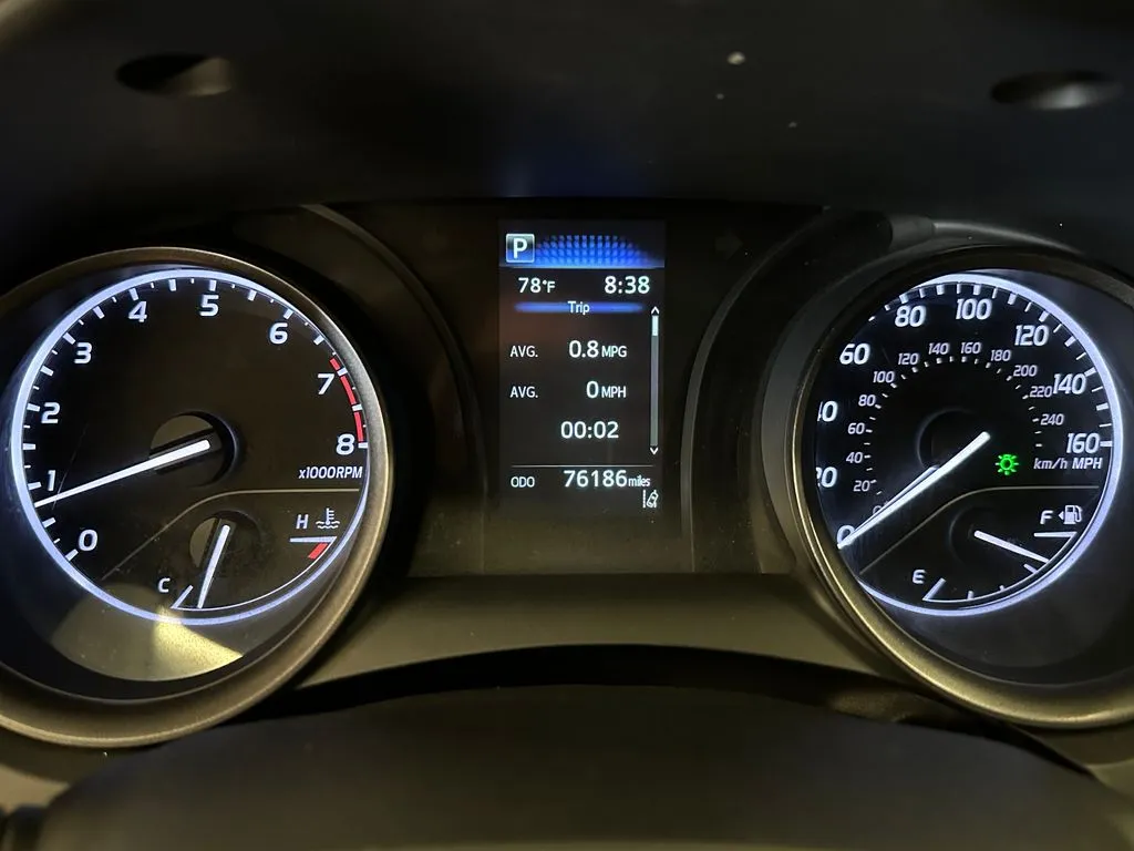 Toyota Camry photo 10