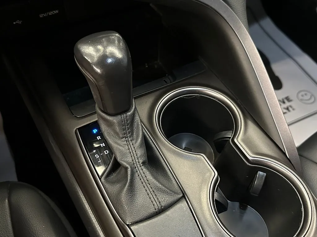 Toyota Camry photo 16